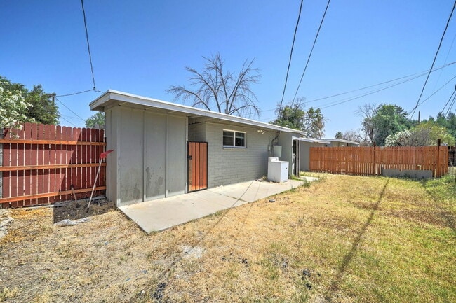 Photo - 2133 W Morten Ave