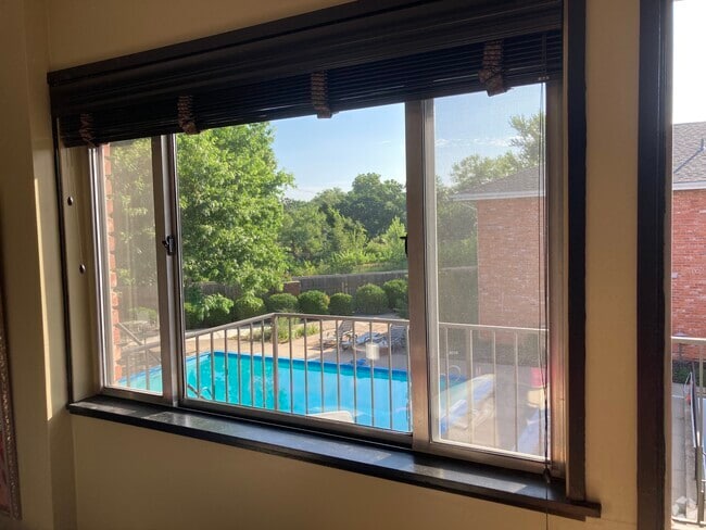 Building Photo - 1201 W River Blvd Unit B212 Rental