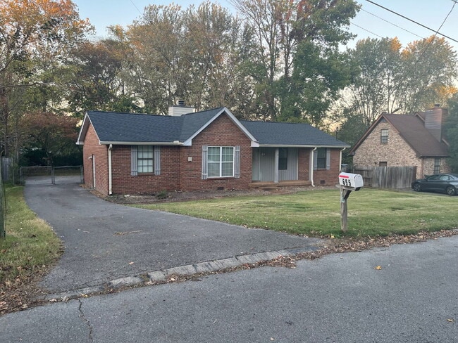Building Photo - 665 Dutchmans Dr