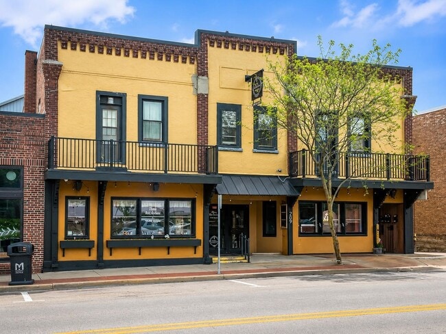 Building Photo - 209 E Main St