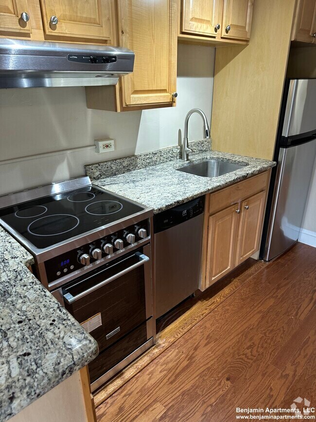 Building Photo - 1450 Beacon St Unit B41 Rental