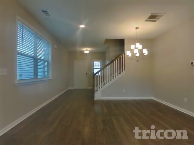 Photo - 195 Chapelcrest Ln