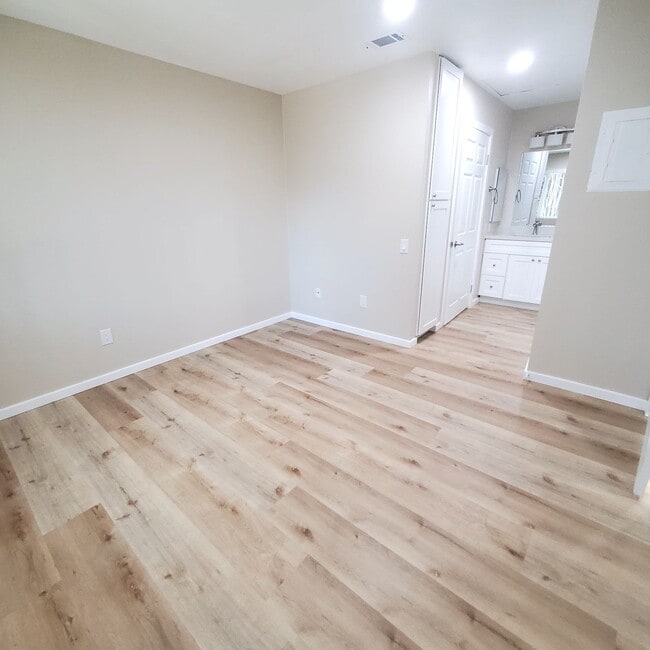 Bedroom Photo 1