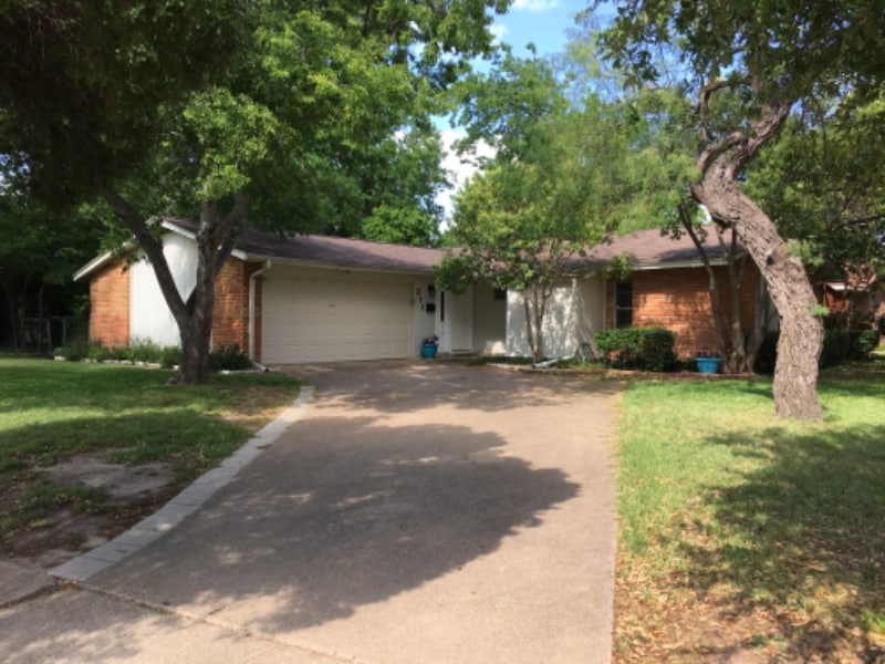 Photo - 211 Hanover Ln
