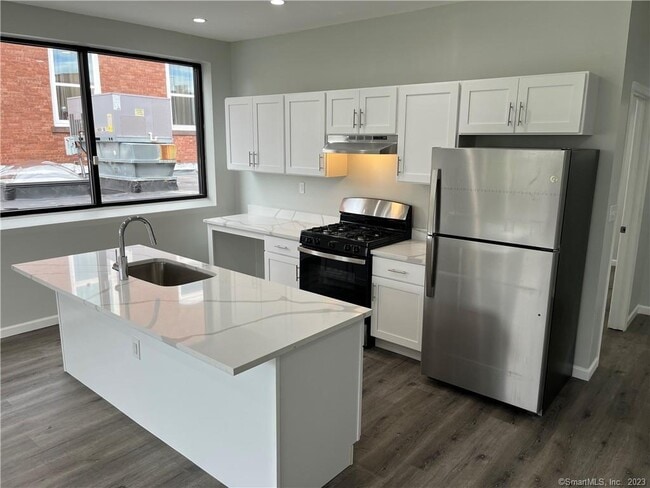 Building Photo - 893 Main St Unit 202 Rental
