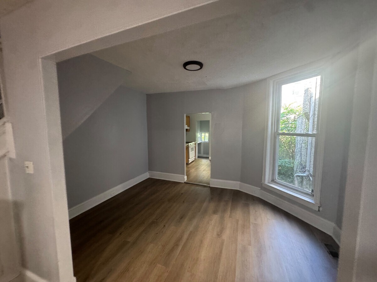 Photo - 843 S Alden St