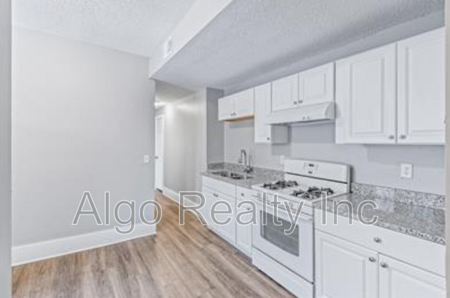 Building Photo - 1016 N Newton Ave Rental