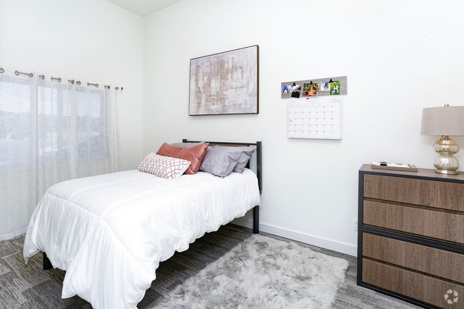 1 BR, 1 BA - Deluxe - 573 SF