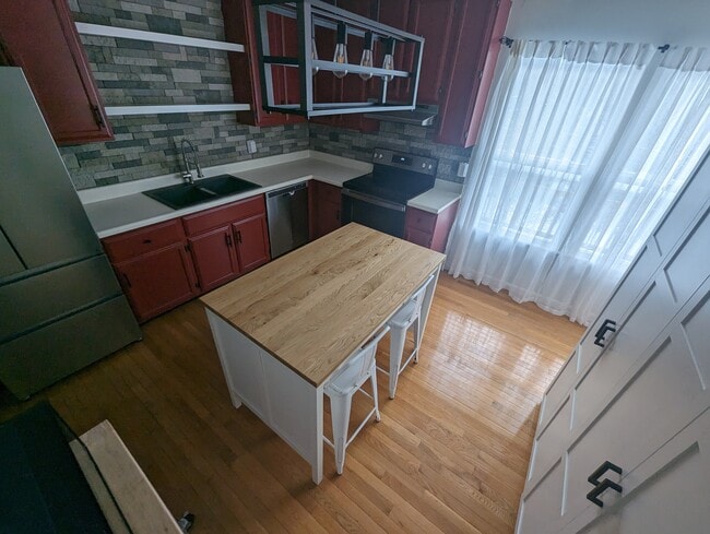 Kitchen - 1993 Washington St E Unit 1