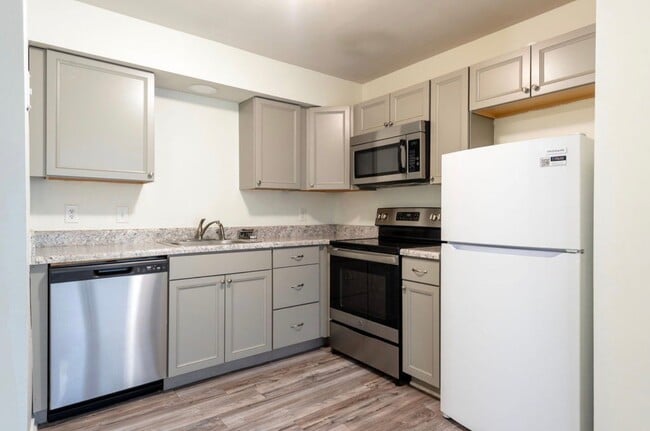Photo - 15249 Broadwater Cir