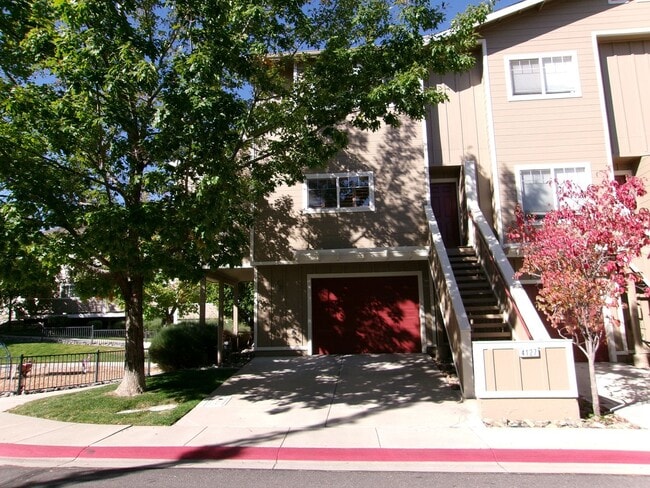 Building Photo - 3 Bedroom, 2-1/2 bath, 2-car garage in Nor...
