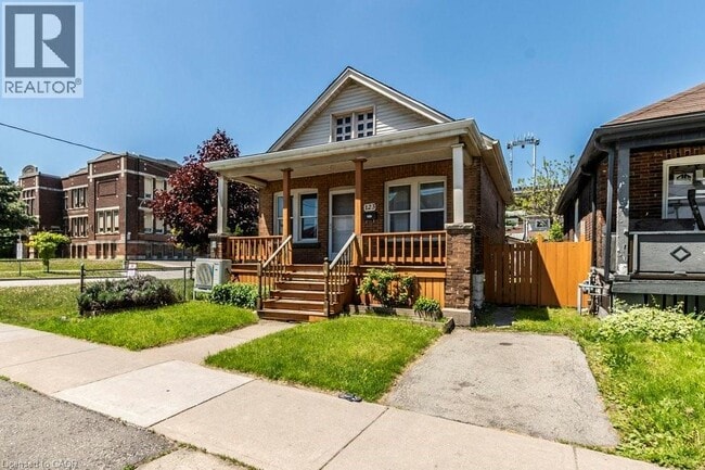 Photo - 123 Gage Ave N
