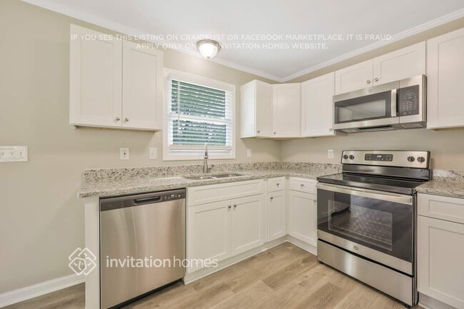 Photo - 136 Oaks Dr