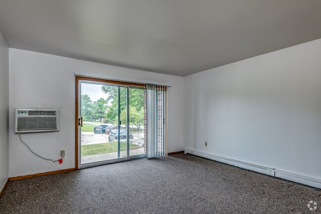 1 BR, 1 BA - 825SF