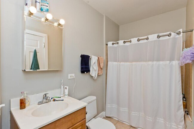 Photo - 3 bedroom in Chicago IL 60657