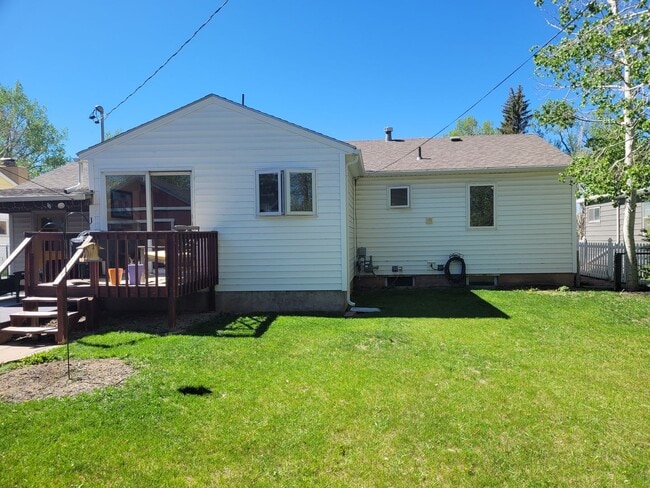 Photo - 1517 E Steele St