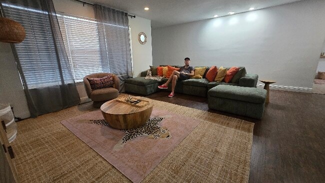 Photo - 5700 NE 20th Ave