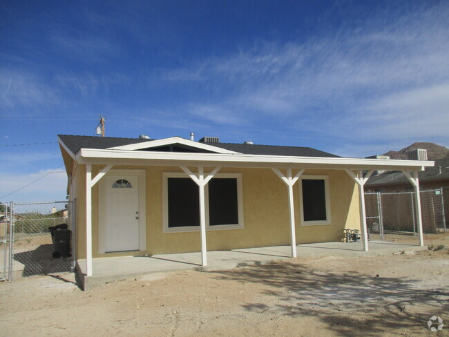 Building Photo - 3 Bedroom 2 Bath House