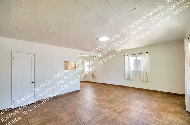 Photo - 1520 E Silver St