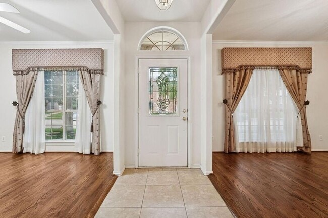 Photo - 2036 Camelot Dr