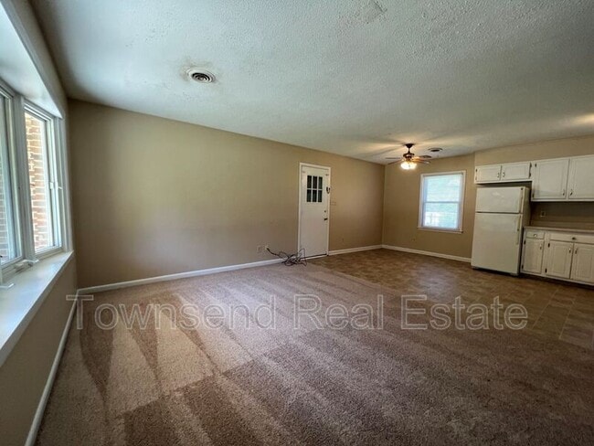Photo - 5675 Livingston Dr