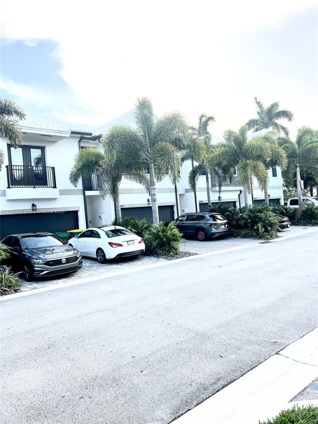 Photo - 4536 S Aqua Bella Ln (Davie, FL)