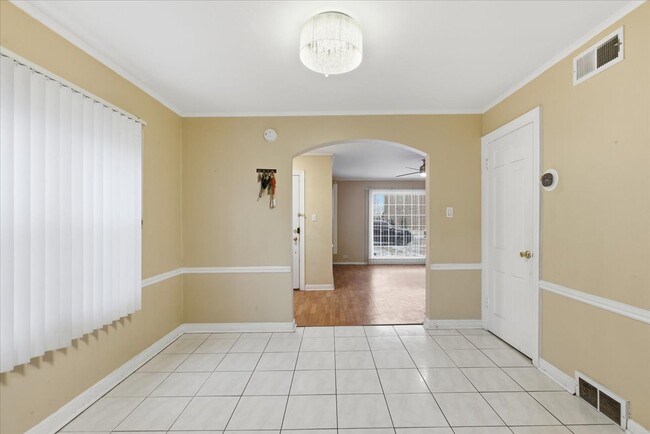 Photo - 6415 Drake Ave