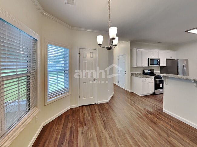952 Waldwick Dr