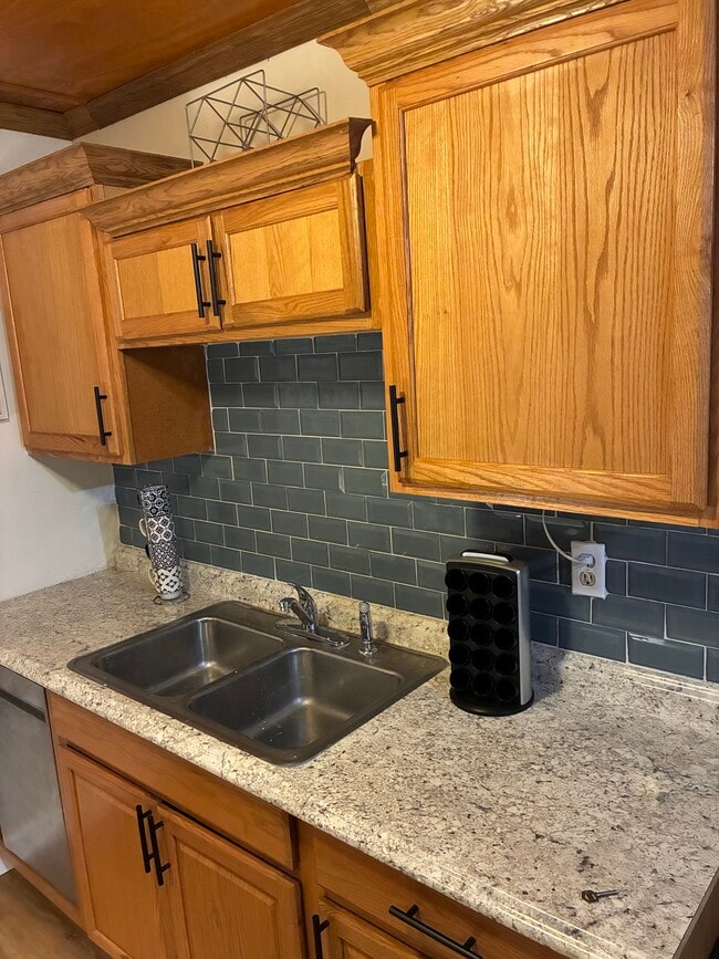 Kitchen - 1961 Pleasant Ave
