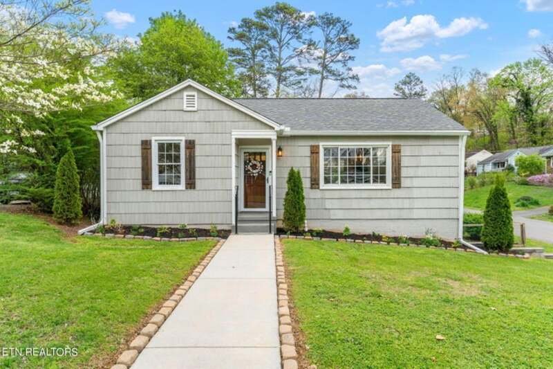 Photo - 2400 Kantebury Drive