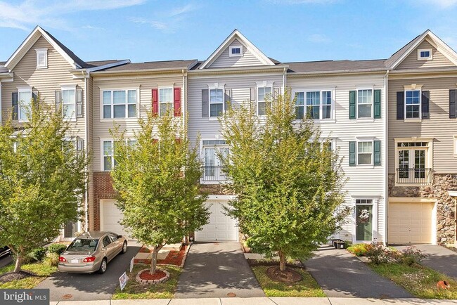 Photo - 207 Miles Hawk Terrace