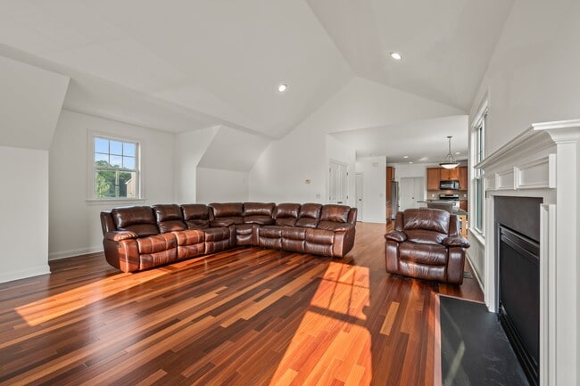 5 Rolling Hills Dr
