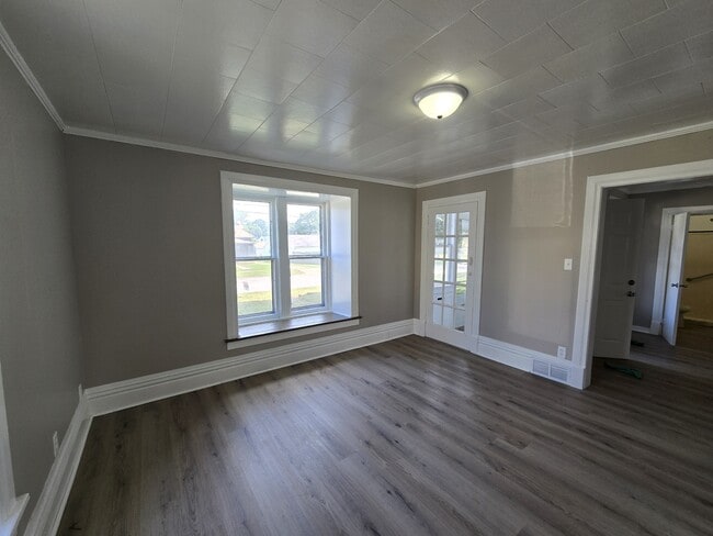 Photo - 740 W 11th St