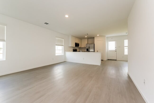 Photo - 16118 Hatton Dr