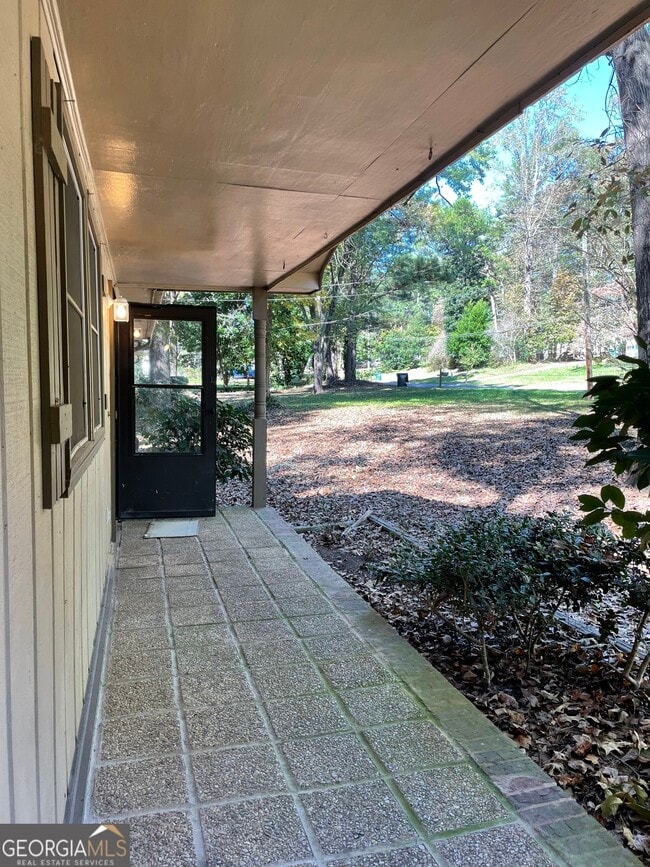 Photo - 2983 Deshong Dr SW