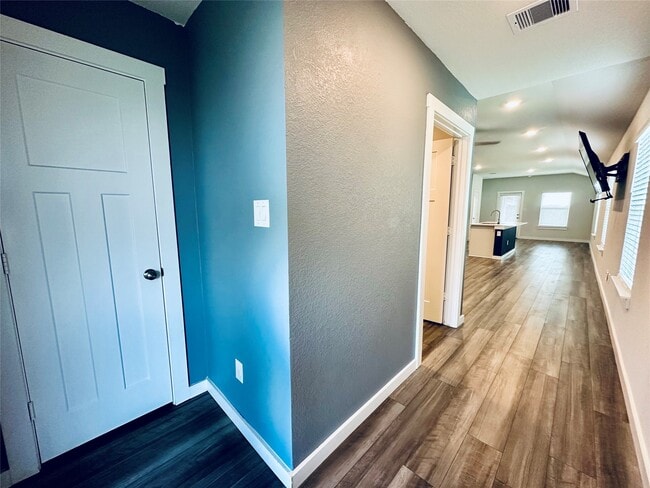 Photo - 1118 Amistad Lp