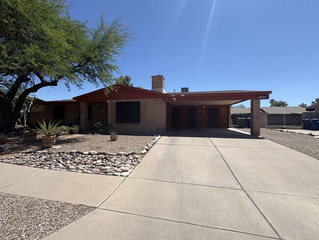 Photo - Convenient location in Midvale Park Close to all your needs