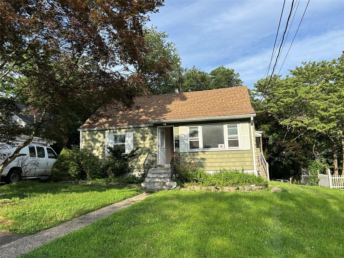 Photo - 10 N Oak St House