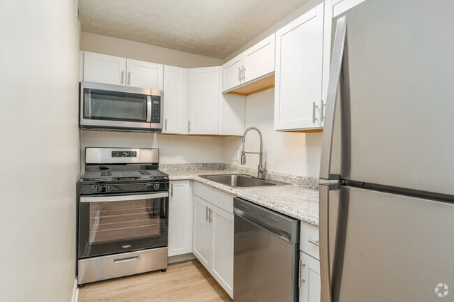 1BR, 1BA - 805SF - Kitchen - Lodge at River Village