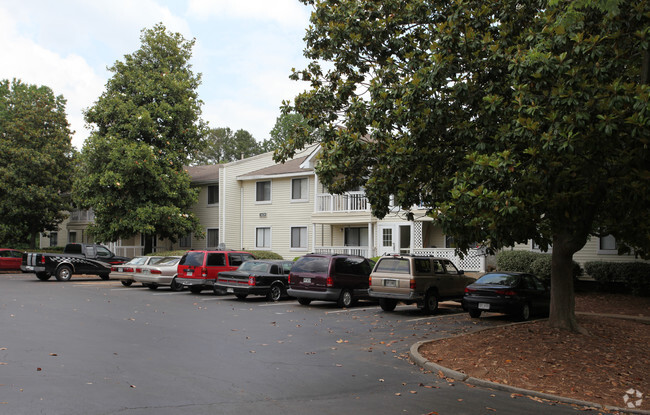 Building Photo - The Madison Apartments and Townhomes