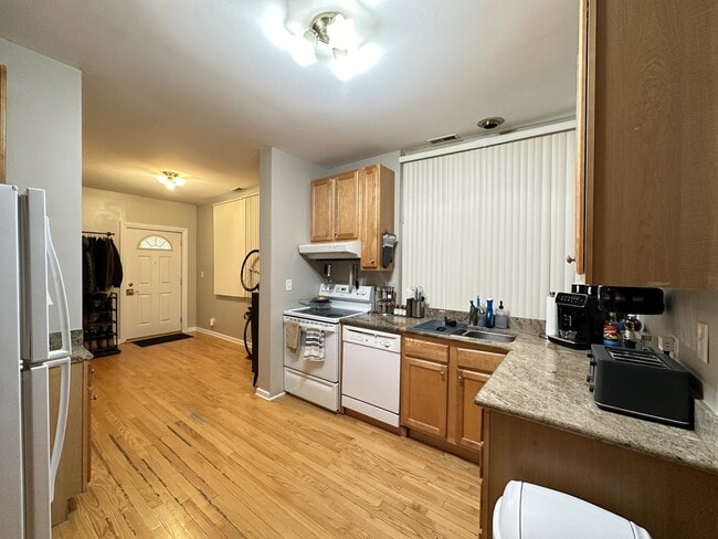 Photo - 3650 W George St Unit 1C
