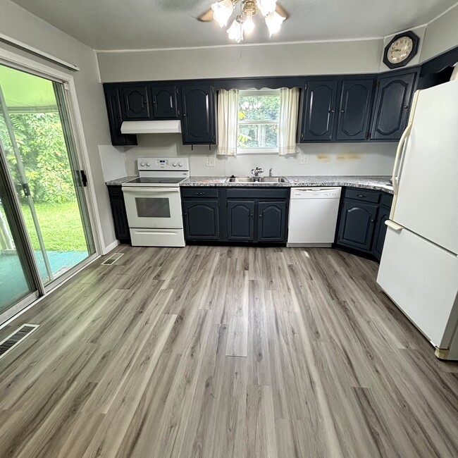 Photo - 741 Banghart St