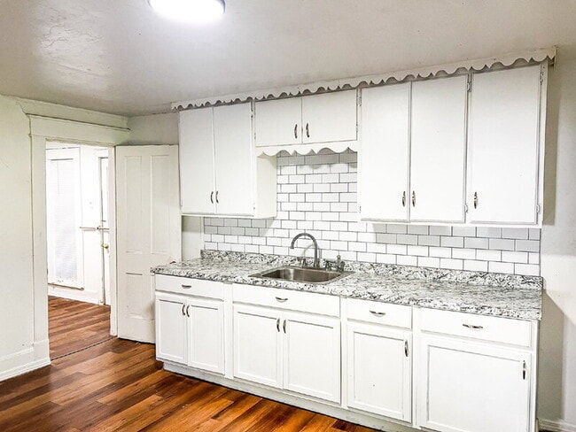 Building Photo - 307 S Rosehill Ave Rental