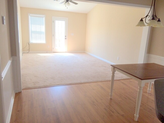 Photo - 221 Sunview Dr