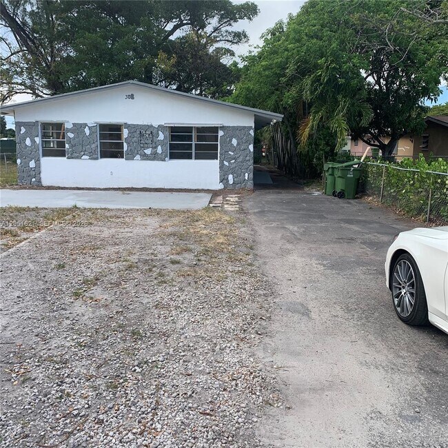 Photo - 308 NW 9th St