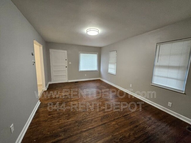 Photo - 1528 SE Riverside Dr