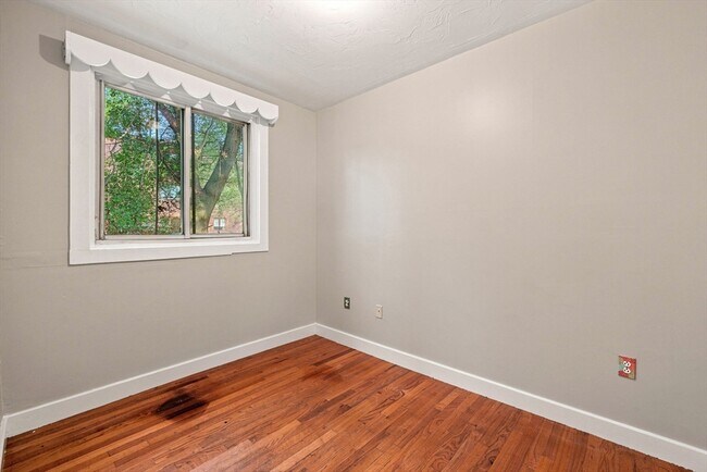 Photo - 147 Murdock St