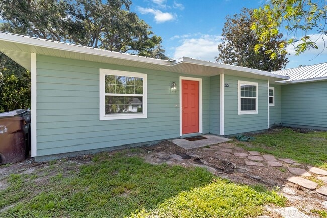 Building Photo - Beautiful Newly Renovated 2/1 Duplex in St. Cloud - No HOA