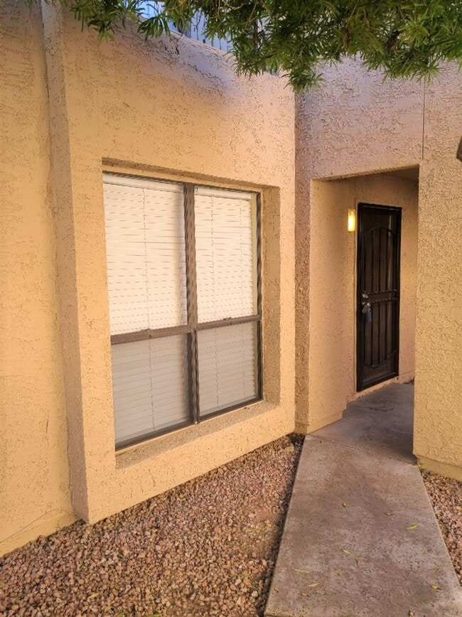 GORGEOUS REMODEL! 2 BEDROOM IN POINTS WEST! - GORGEOUS REMODEL! 2 BEDROOM IN POINTS WEST! Condo