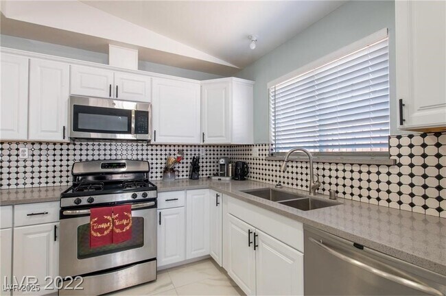 Building Photo - 6420 W Alomar Ave Rental